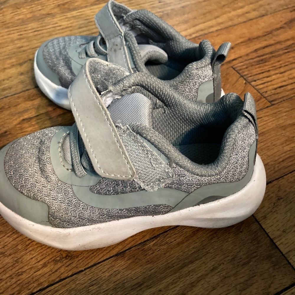 Toddler size 7 sneakers